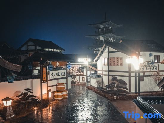 Дунъян: Yinghua house of Hengdian film and Television City