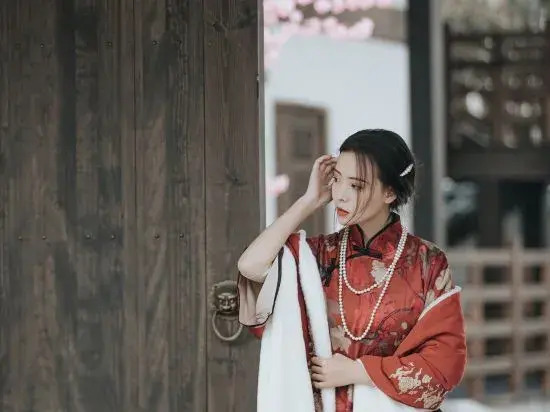 Дунъян: Yinghua house of Hengdian film and Television City