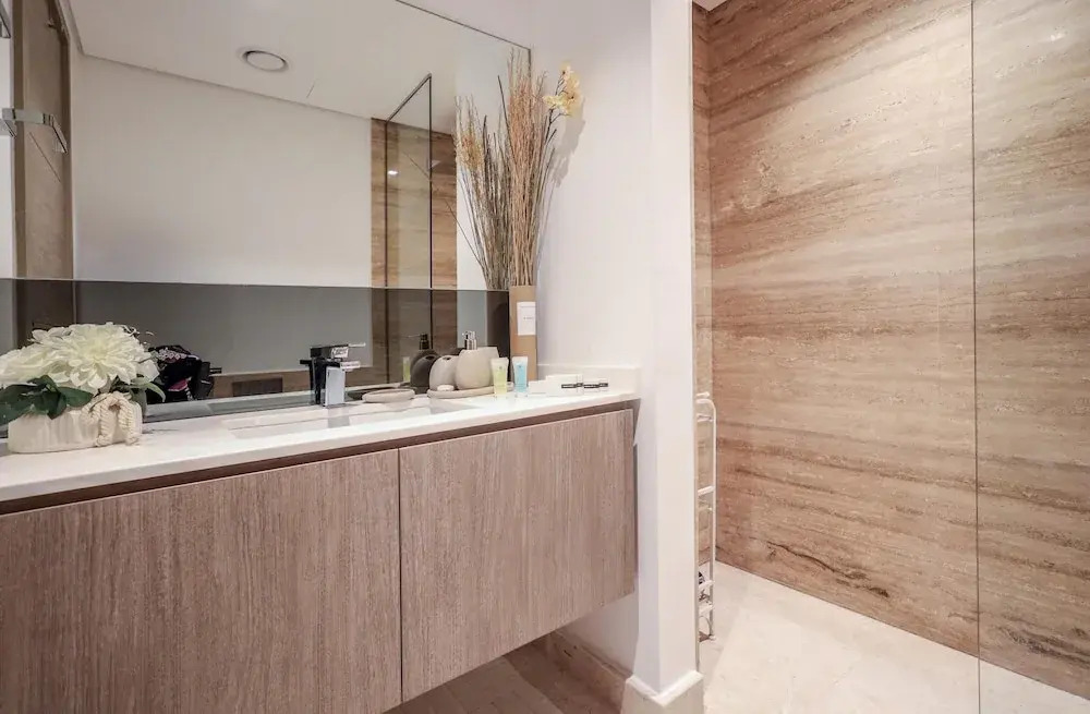 Дубай: Elite LUX Holiday Homes - 2BR Suite of Elegance in Business Bay Dubai
