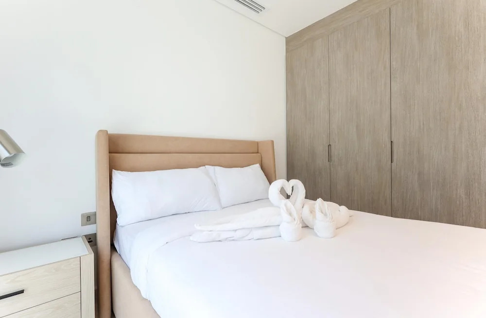 Дубай: Elite LUX Holiday Homes - 2BR Suite of Elegance in Business Bay Dubai