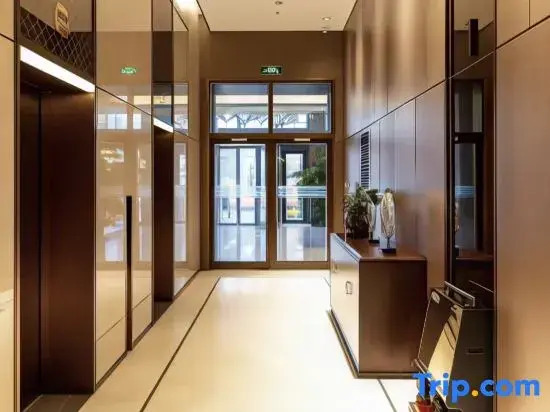 Пекин: Lauder Executive Apartment