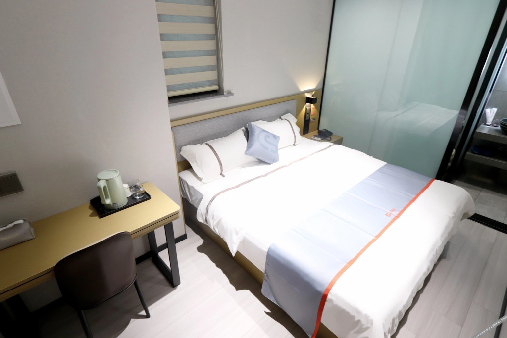 Шанхай: Yiyi Chain Hotel (Kunshan High-speed Railway South Station Wuyue Plaza Branch)