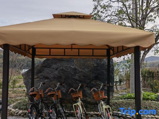 carousel image 4