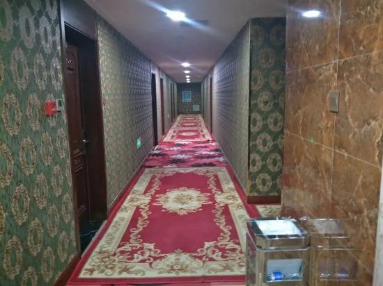 Чжанцзякоу: Chicheng Hongyuan Business Club (Chicheng Bus Station)