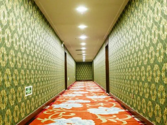 Чжанцзякоу: Chicheng Hongyuan Business Club (Chicheng Bus Station)