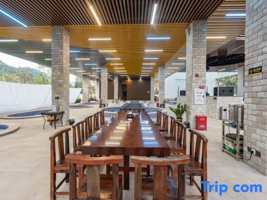 Чжаоцин: Qingyuan Lelong Hot Spring Homestay