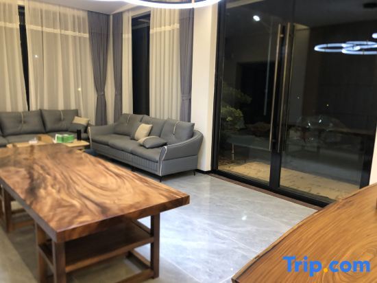 Чжаоцин: Qingyuan Chunmei Banshan Hot Spring Homestay