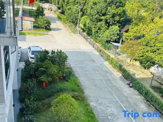 Чжаоцин: Qingyuan Chunmei Banshan Hot Spring Homestay