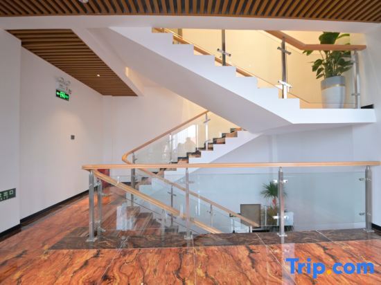 Чжаоцин: Qingyuan Chunmei Banshan Hot Spring Homestay