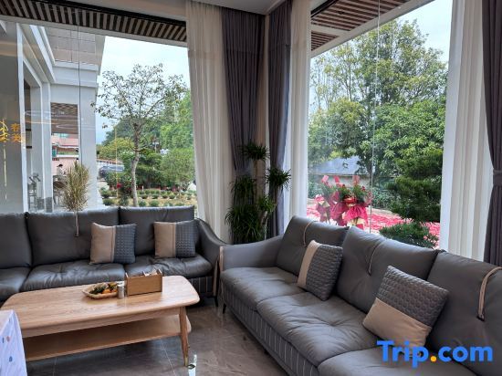 Чжаоцин: Qingyuan Chunmei Banshan Hot Spring Homestay
