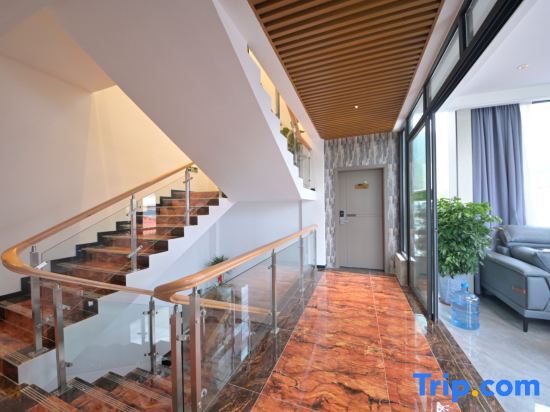 Чжаоцин: Qingyuan Chunmei Banshan Hot Spring Homestay