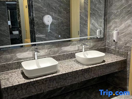 Цяньань: Holiday Inn Dingsheng