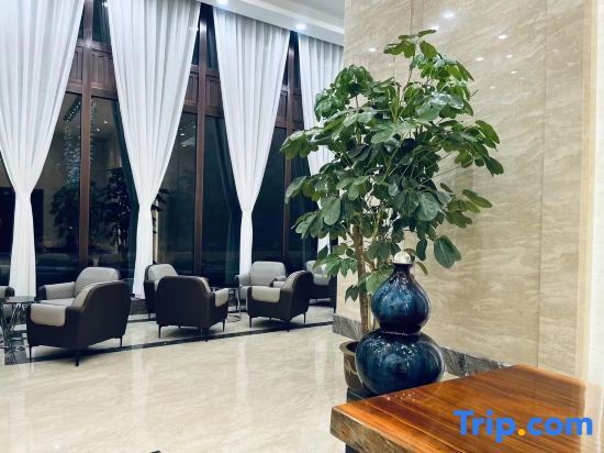 Цяньань: Holiday Inn Dingsheng