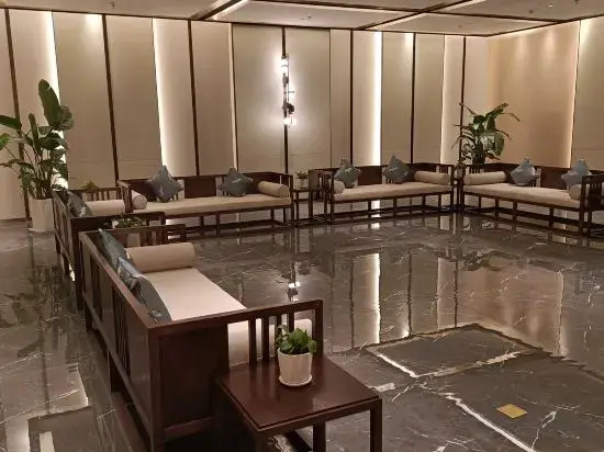 Линьи: Linyi River Hotel