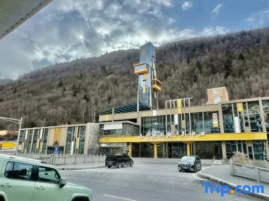 Вэньчуань: Longtu Qishan Homestay