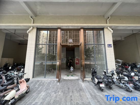 Dollman Boutique Apartment (Jinshazhou Branch) — фото 5