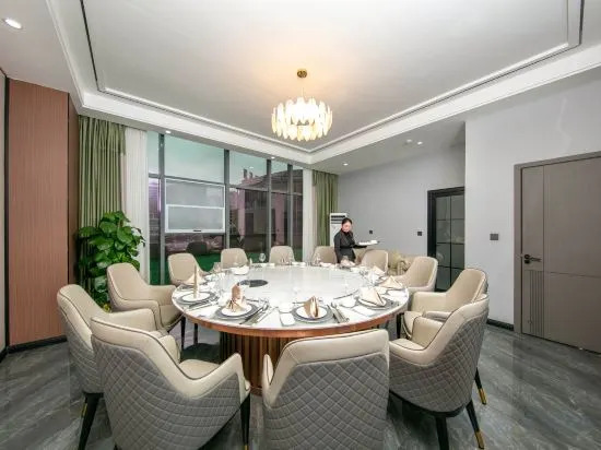 Ибинь: Vienna International Hotel (Yibin Changning High-speed Railway Station)