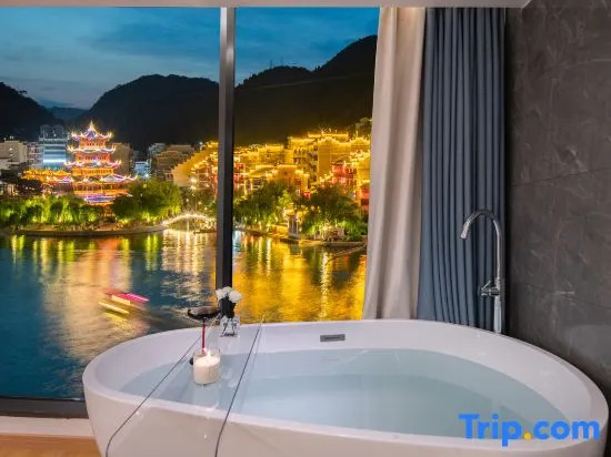 Уян: Zhenyuan Zhanyun River View Luxury Homestay