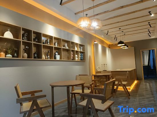 Уян: Zhenyuan Zhanyun River View Luxury Homestay