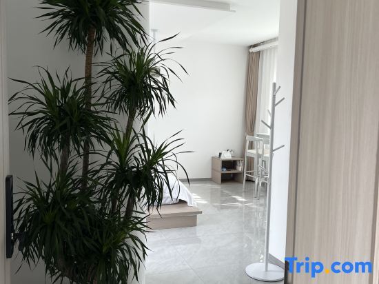 Дали: I have a homestay (Dali Erhai Longchun Wharf)