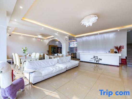 Юйси: Fuxian Lake Mountain Fengyuyue Homestay