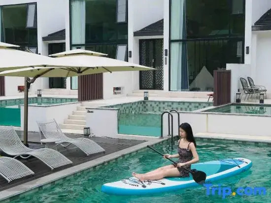 Xuancheng: Fuyao Pavilion · Constant Temperature Swimming Pool Mountain Resort Home