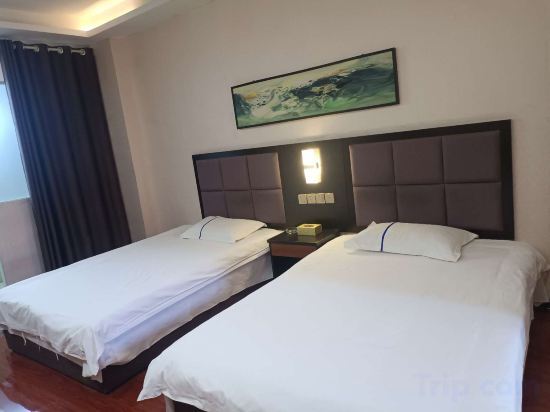 Чжэнчжоу: Xinzheng Black Panther Business Hotel (Golden Avenue Black Panther Logistics Park)