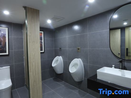 Шэньян: Country Inn & Suites By Radisson，Shenyang North Railway Station Huigong Square