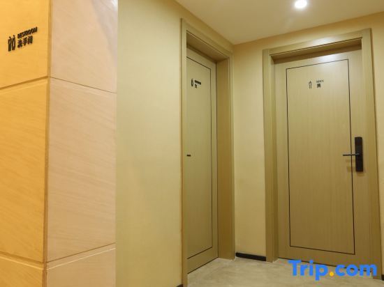 Шэньян: Country Inn & Suites By Radisson，Shenyang North Railway Station Huigong Square
