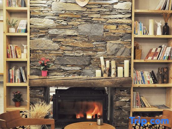 Вэньчуань: September Mountain Art Hotel