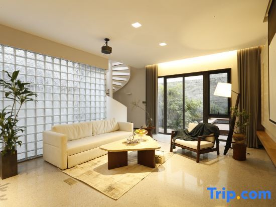 carousel image 4