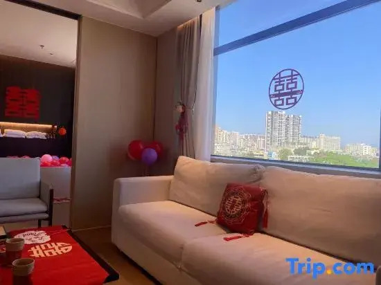 Чжаоцин: Huajin Hotel (Huaiji High-speed Railway Station Yueyun Bus Station)