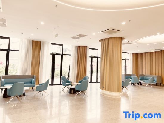 Лишуй: The Max Hotel