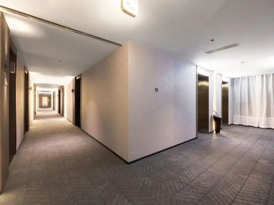 Шэньян: Shenyang Yuhong Square Metro Station Light House Hotel
