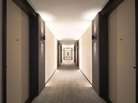 Шэньян: Shenyang Yuhong Square Metro Station Light House Hotel
