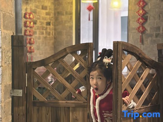Хуаншань: Huangshan Jixian Rusuoyuan Homestay (Hongcun Branch)
