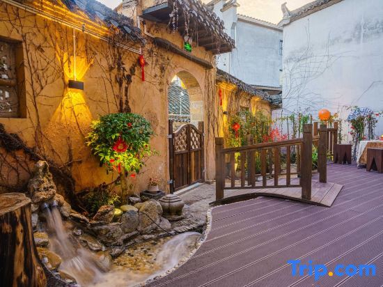Хуаншань: Huangshan Jixian Rusuoyuan Homestay (Hongcun Branch)