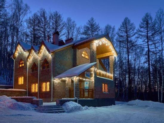 Зеленая Поляна: Guest House Snezhniy Bars