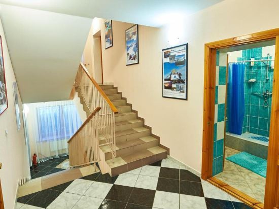 Зеленая Поляна: Guest House Snezhniy Bars