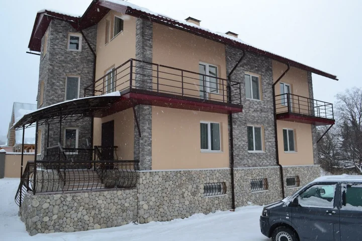 Новоабзаково: Home-Otel Podgornoe
