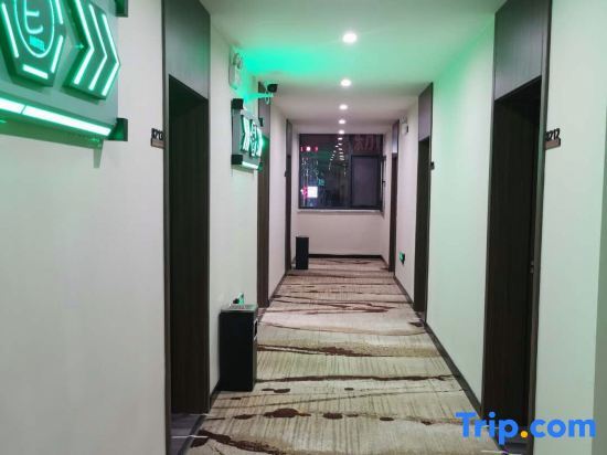 Синьсян: Weihui e-home Express Hotel