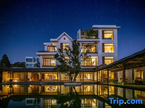 Fuxian Lake Tongchenyuan Lakeview Hot Spring Hotel — фото 1