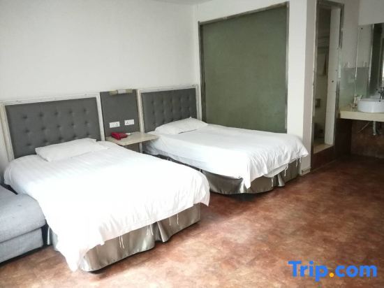 Фуян: Fuyang Shangle Hotel(International Auto Parts City Store)