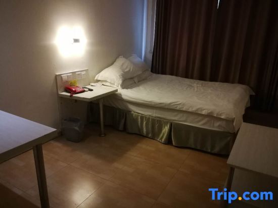 Фуян: Fuyang Shangle Hotel(International Auto Parts City Store)