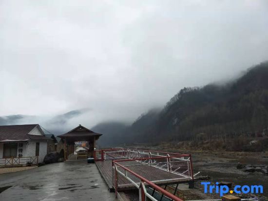 Даньдун: Zhoufu Manor
