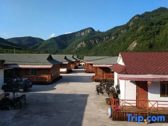 Даньдун: Zhoufu Manor