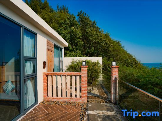 Бэйхай: 21 nautical miles·Bed Island Beach (Weizhou Island Colorful Beach Branch)