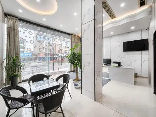Ханчжоу: Chuang e Jia Yaxin Hotel (Tonglu passenger transport center store)