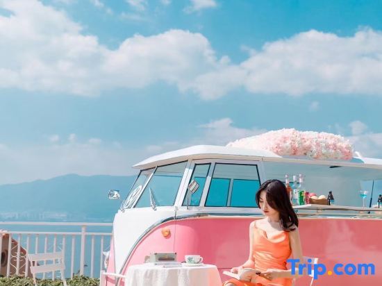 Дали: Mermaid Seascape Resort Hotel (Dali Erhai)