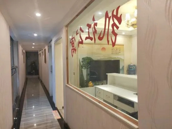 Чунцин: Chongqing Kaihong Apartment